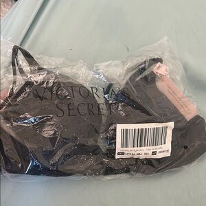 2 pack Victoria's Secret Black & nude Push Up Bra